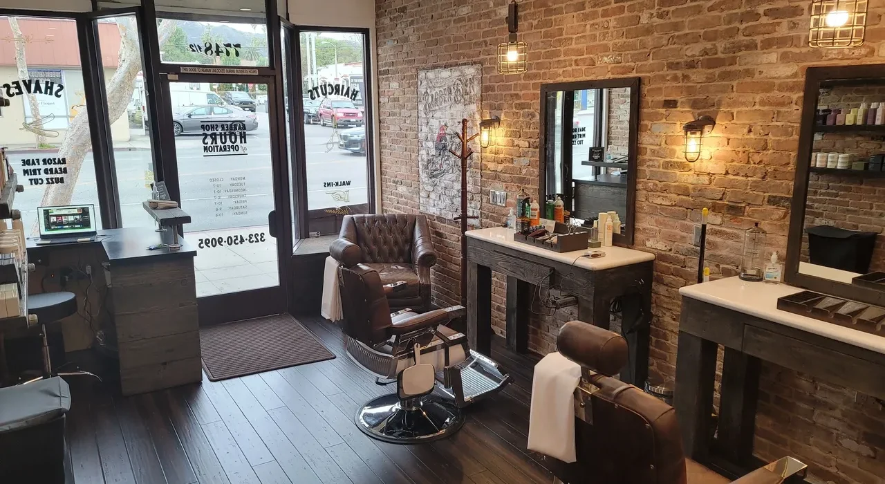 Expert Tips from The Barber Ottawa: How to Maintain Your Perfect Cut Between Visits